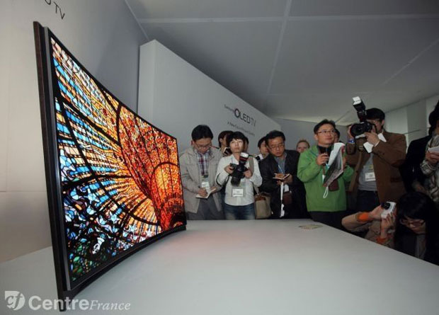 Samsung commercialise sa première TV a écran incurvé !
